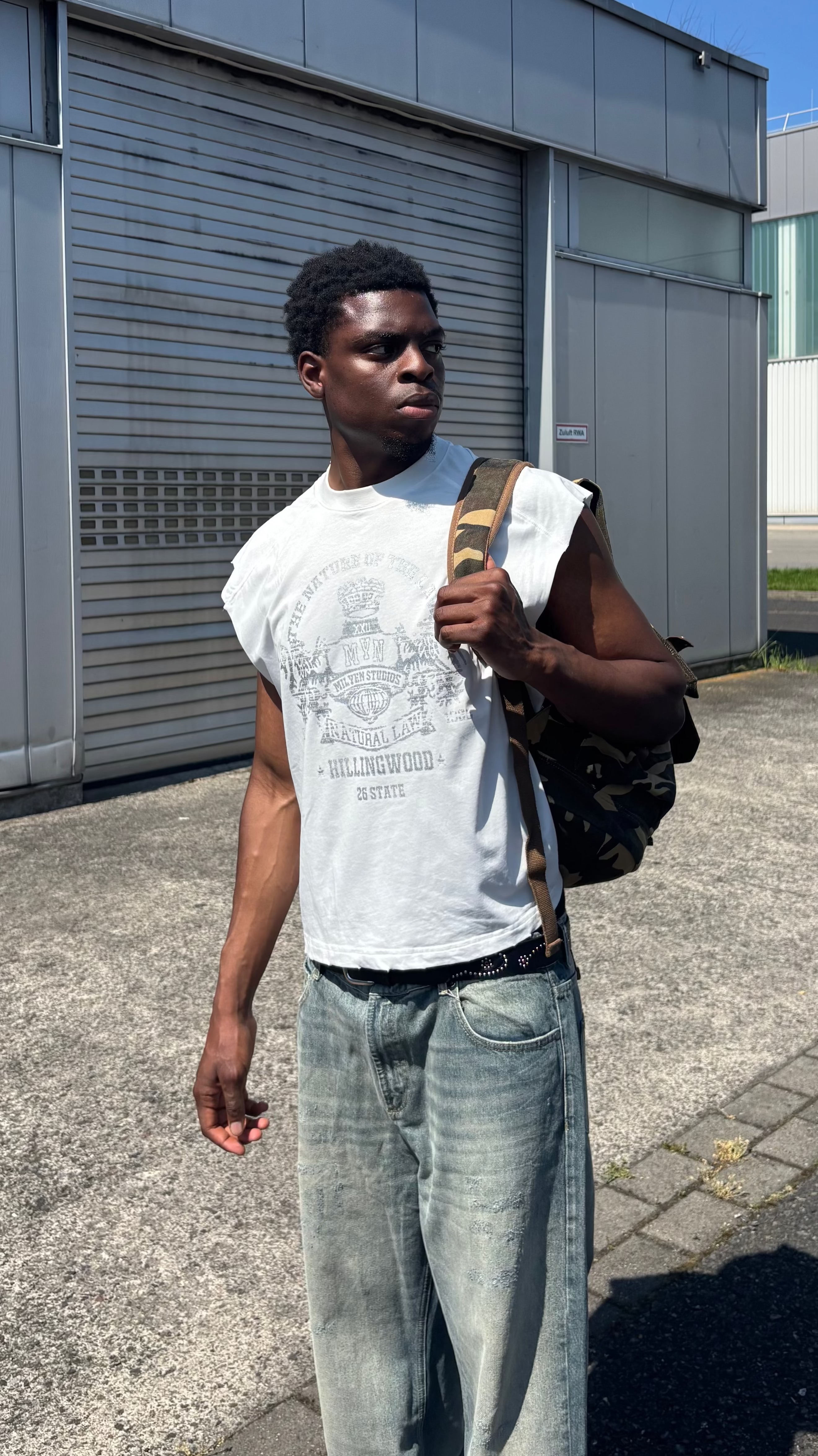 SLEEVELESS SHIRT