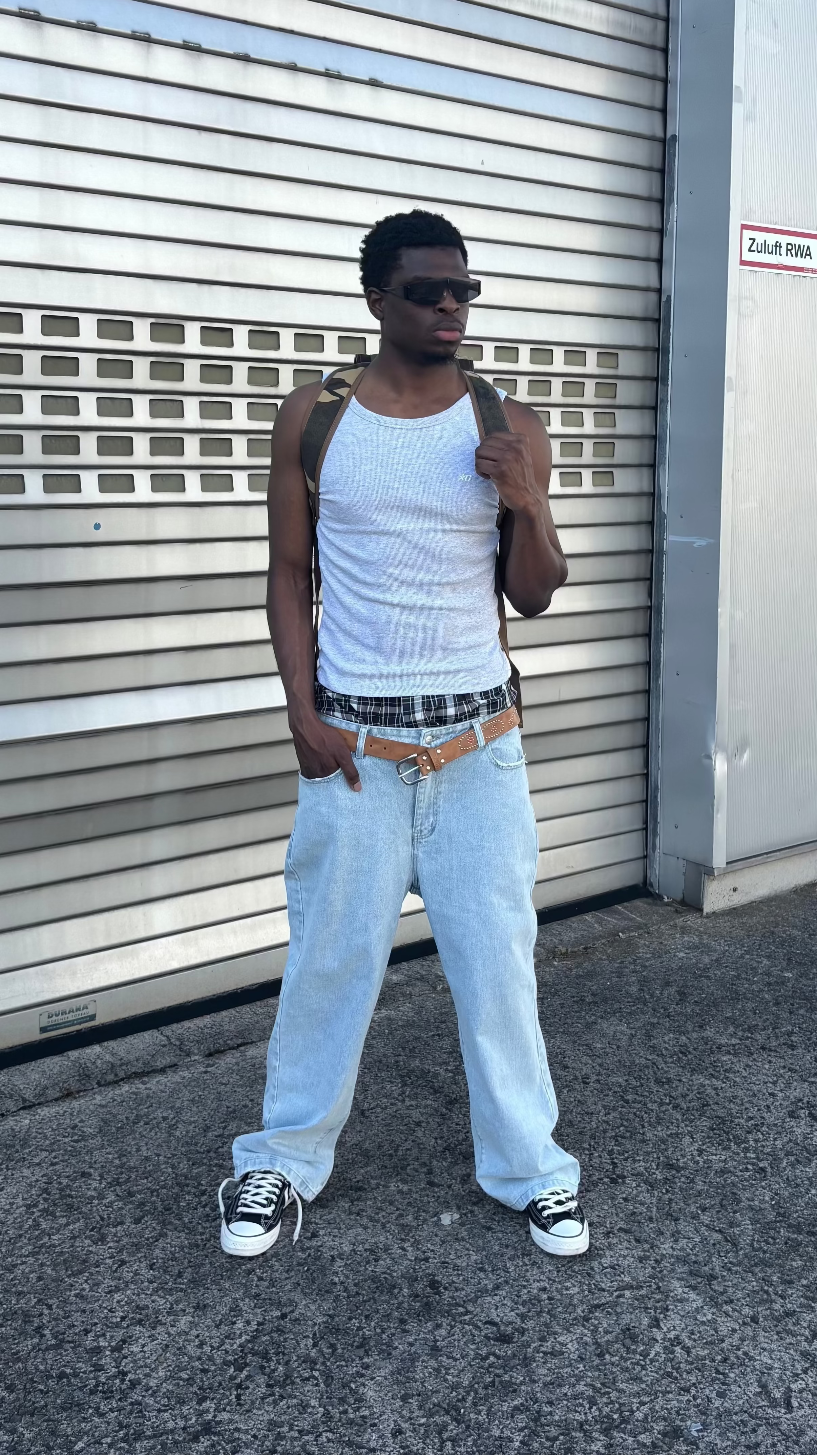 RELAXED DENIM