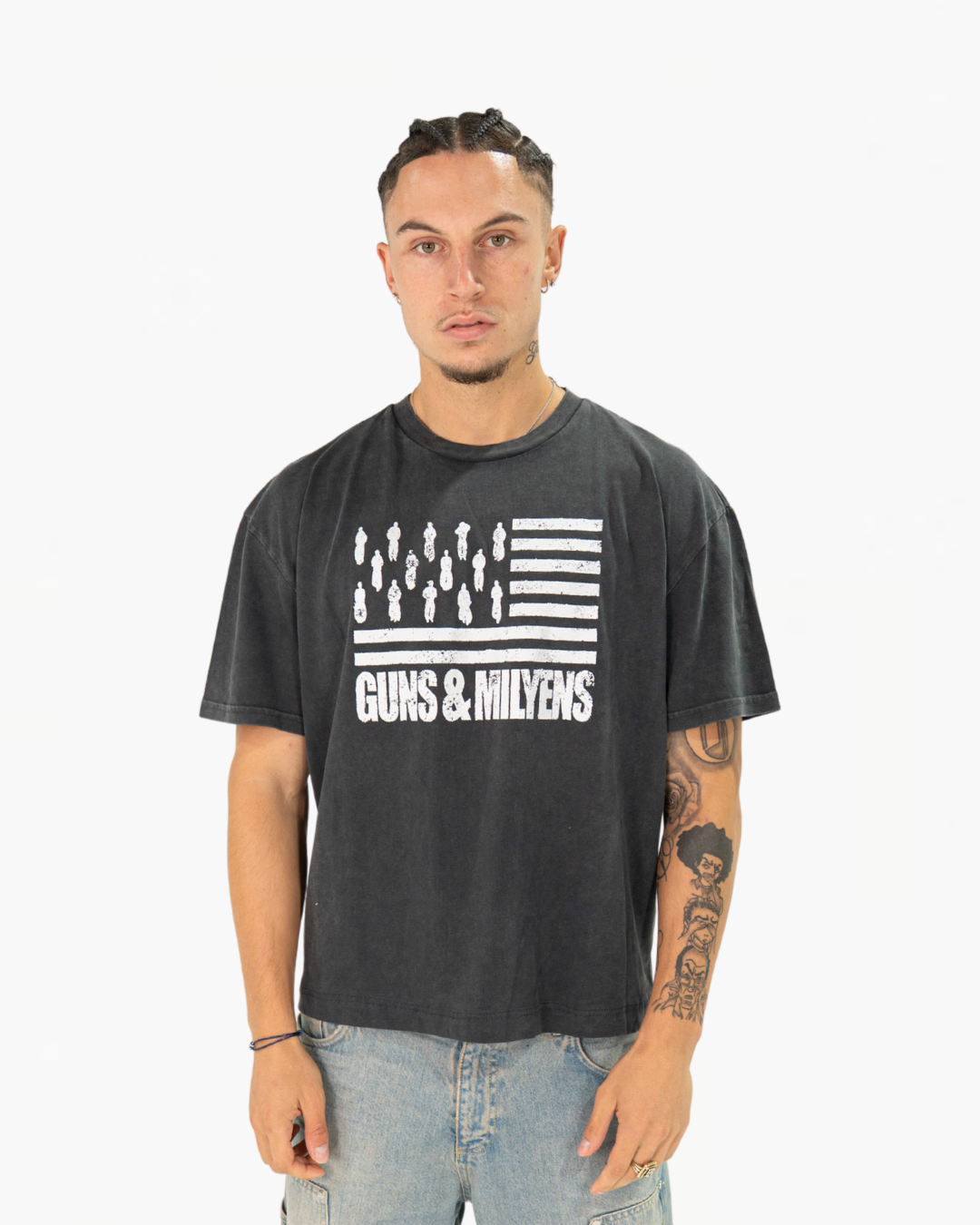 GUNS & MILYENS TEE