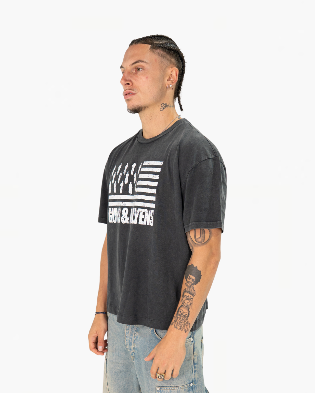 GUNS & MILYENS TEE